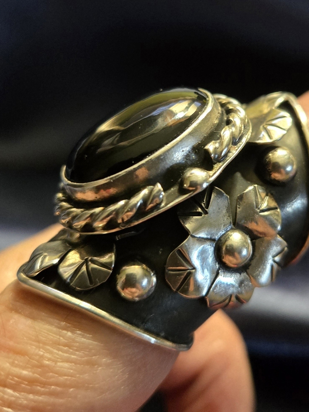 Handcrafted Sterling 925 Taxco Floral Ring with Onyx Stone 6